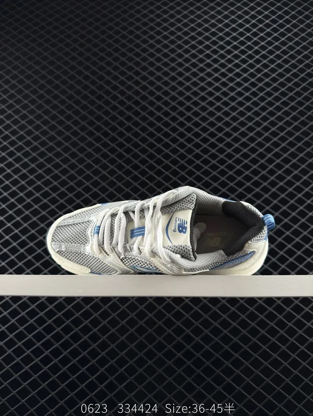 New Balance 530 Tênis Brancos Azuis com Malha em Camadas Chunky 4