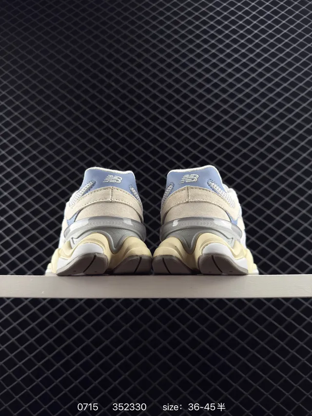 New Balance 9060 Beige et Bleu Clair Sneakers Chunky 3