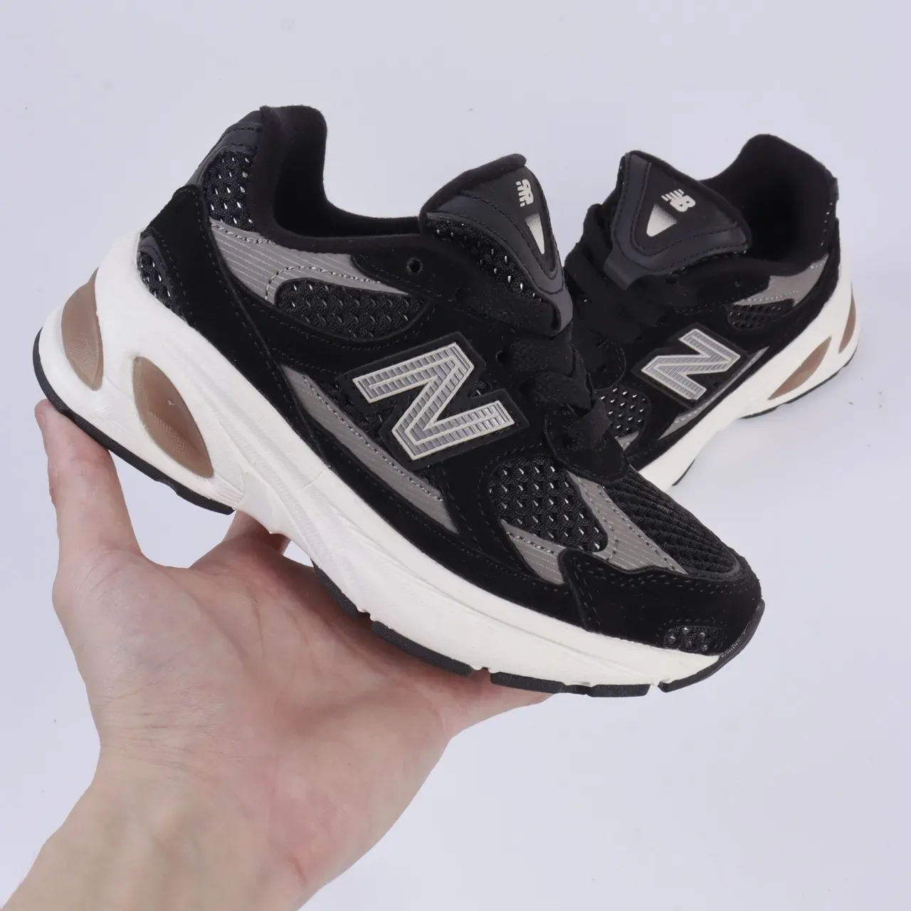New Balance 9060 Tênis Lifestyle Preto e Branco 12