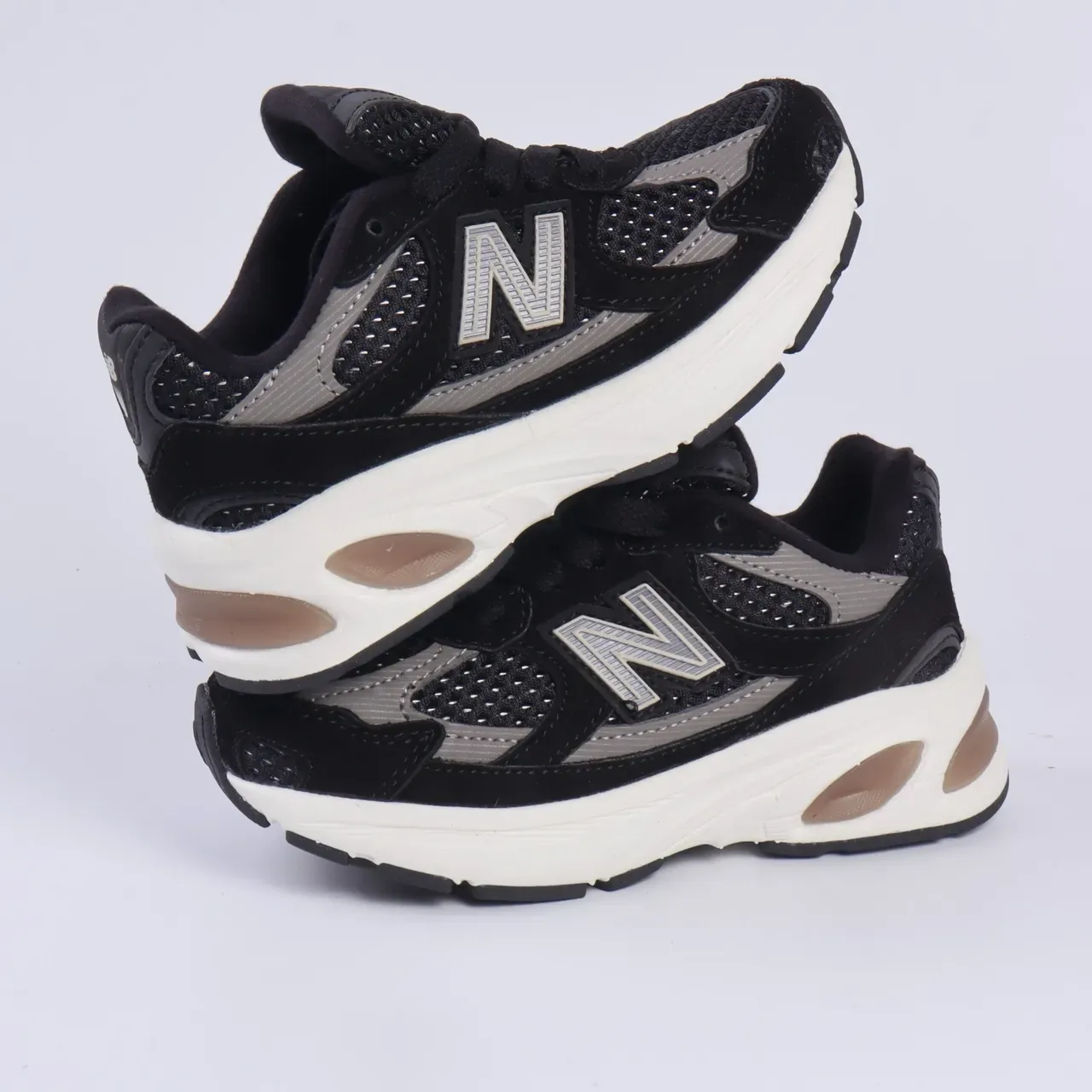 New Balance 9060 Tênis Lifestyle Preto e Branco 13