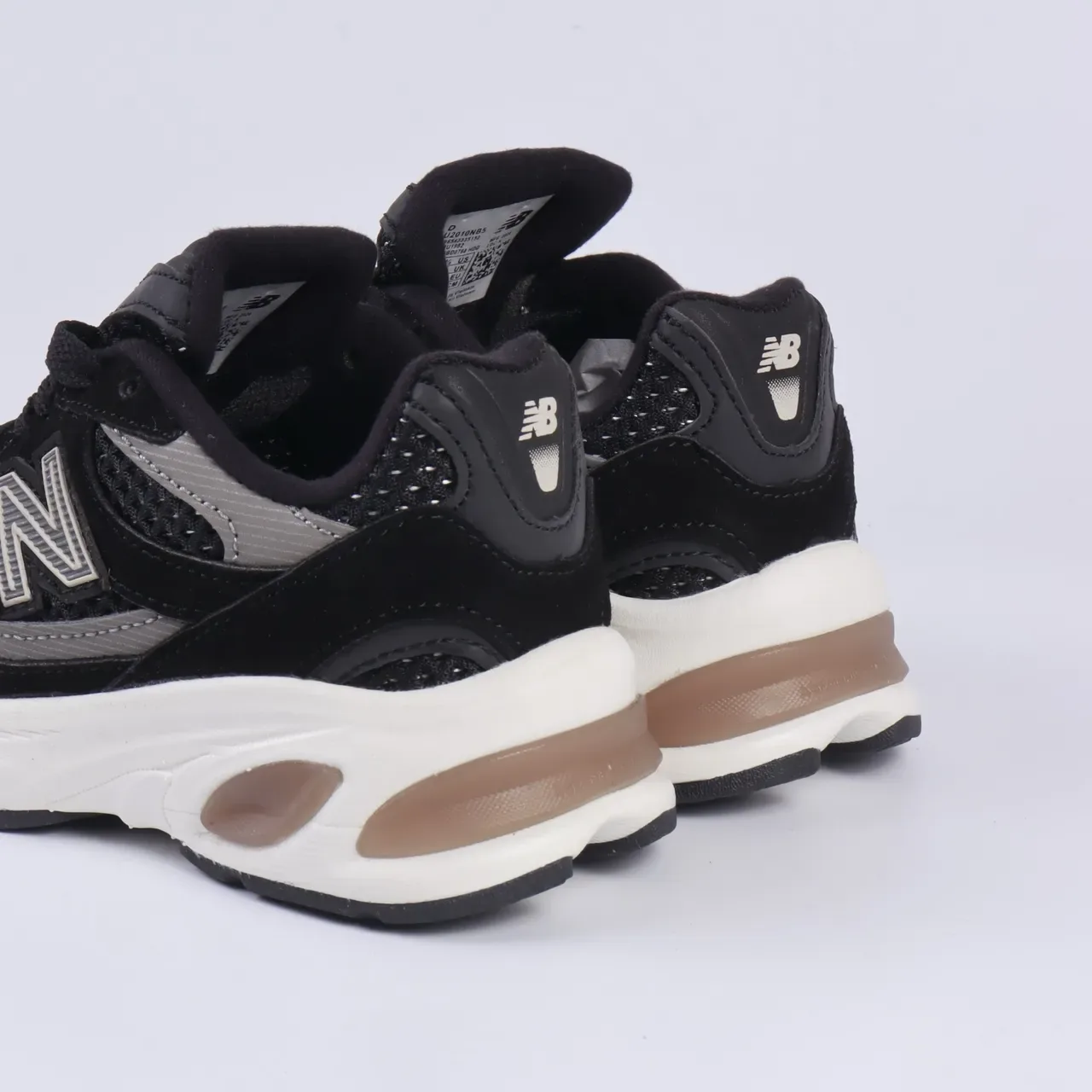 New Balance 9060 Tênis Lifestyle Preto e Branco 14