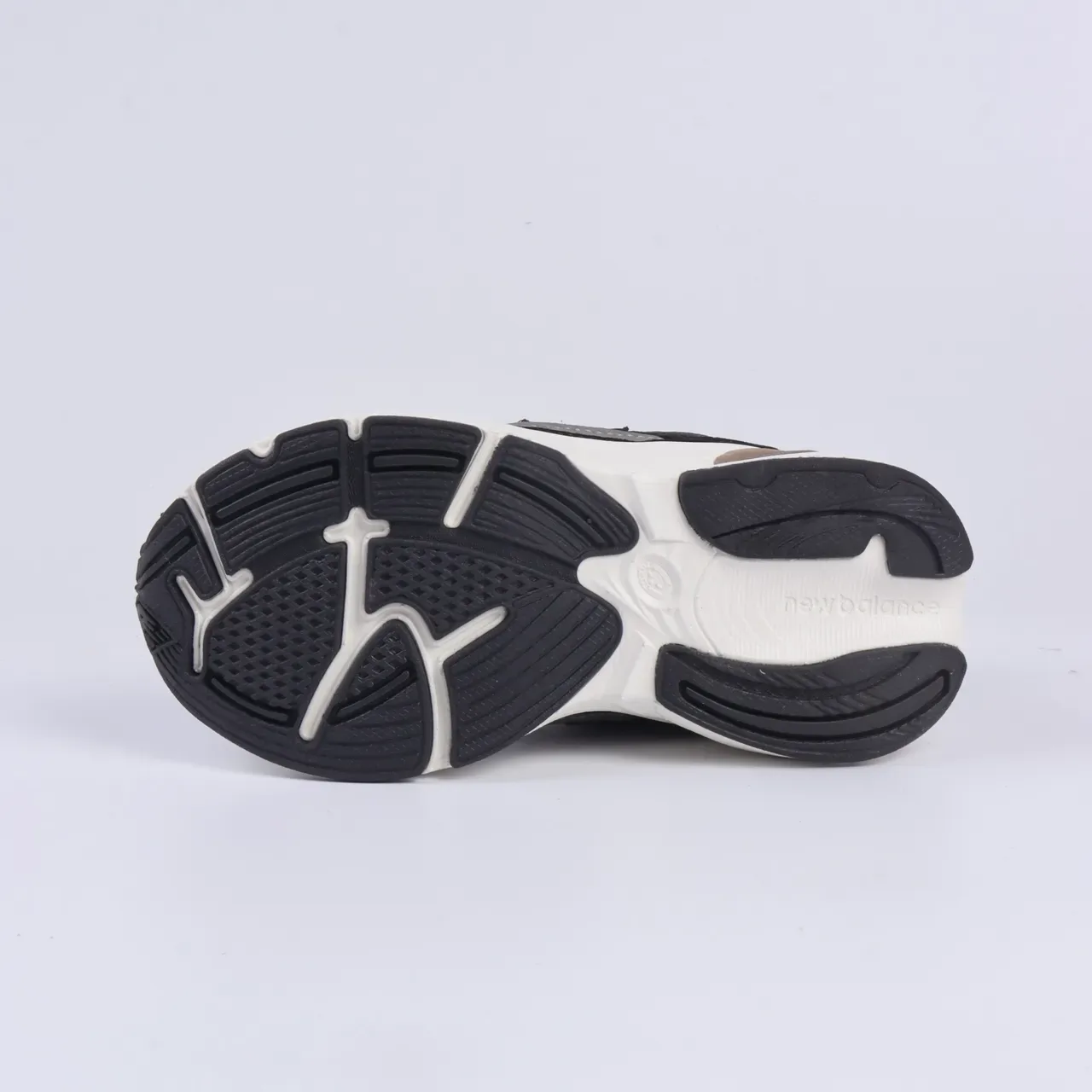 New Balance 9060 Tênis Lifestyle Preto e Branco 15