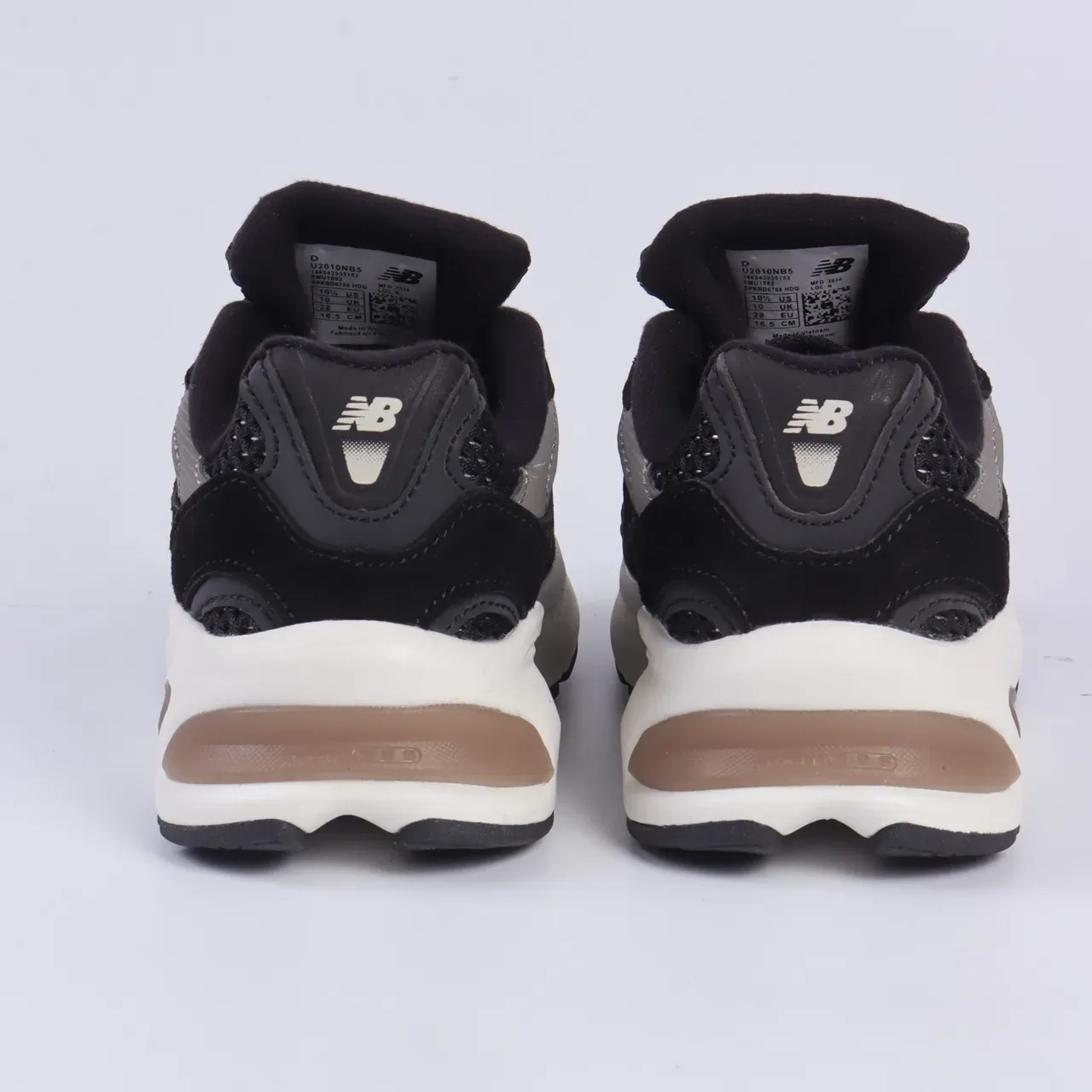 New Balance 9060 Tênis Lifestyle Preto e Branco 16