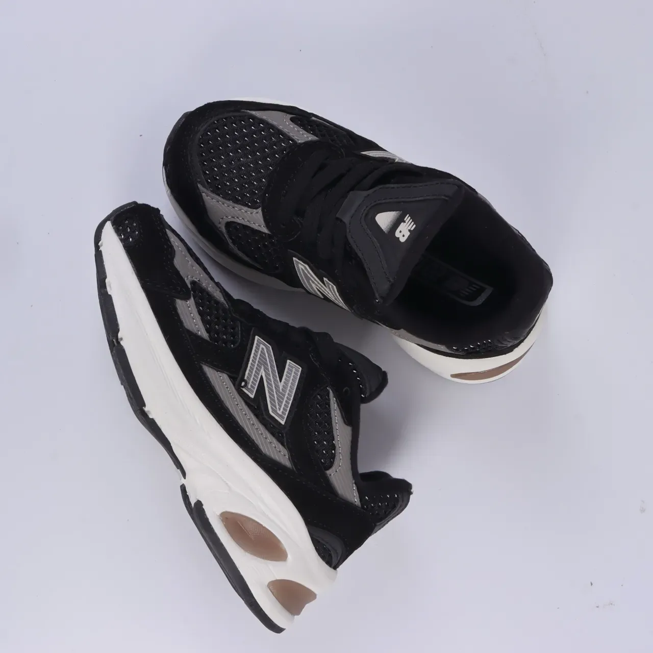 New Balance 9060 Tênis Lifestyle Preto e Branco 19