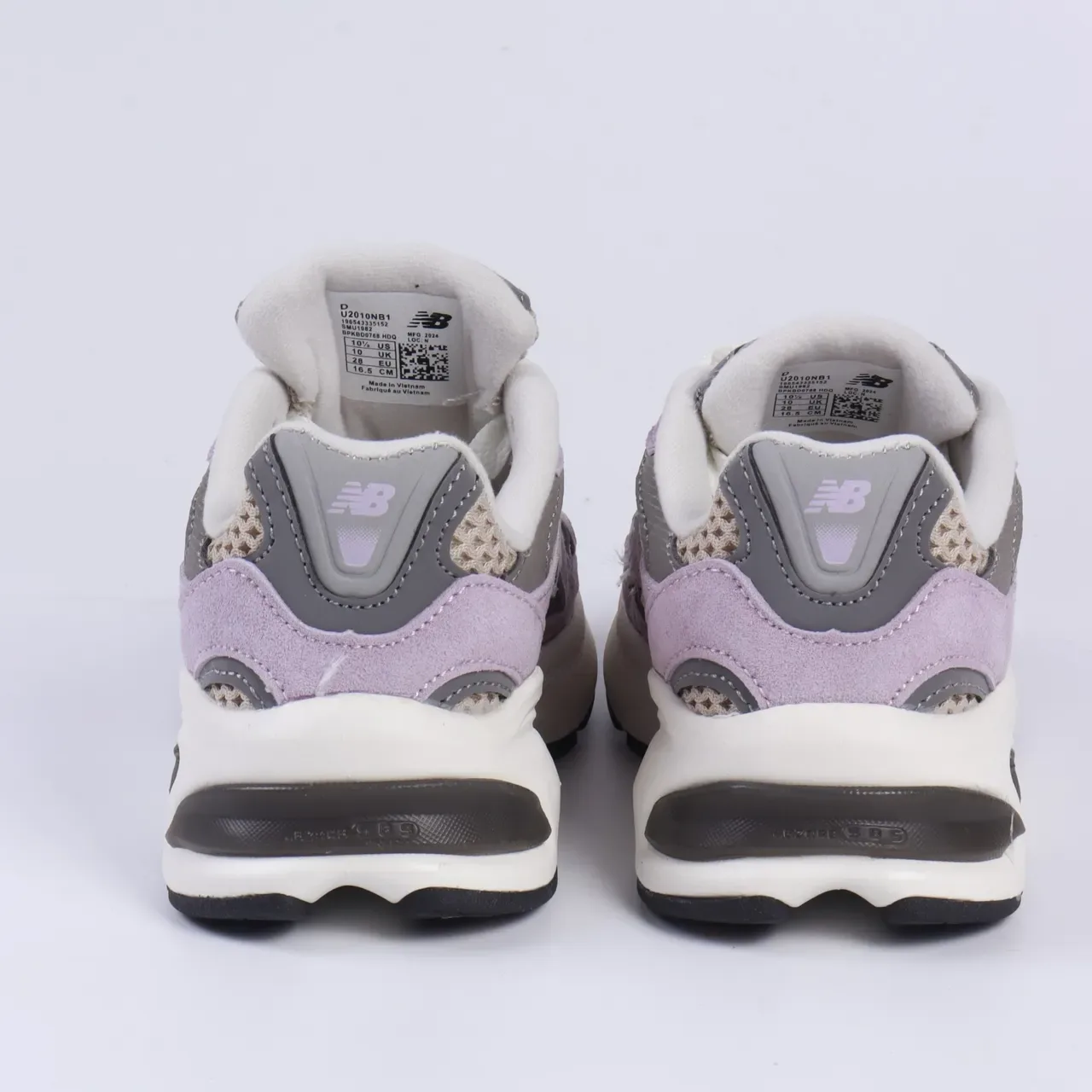 New Balance 9060 Tênis Lifestyle Preto e Branco 24