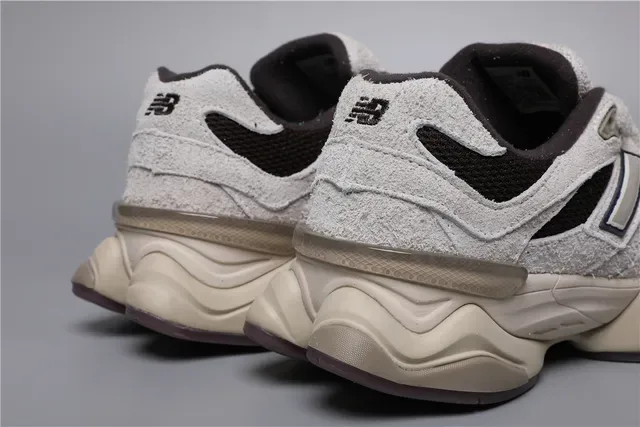 New Balance 9060 Off-White and Brown أحذية رياضية أنيقة 2