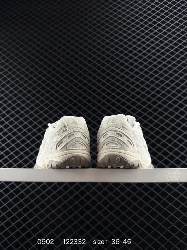 New Balance 990 Beige Monochromatique Off-White Semelle Fine Sneakers Lifestyle 3