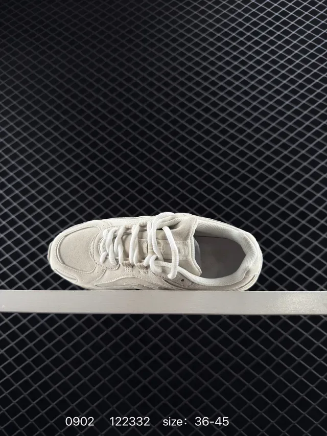 New Balance 990 Beige Monochromatique Off-White Semelle Fine Sneakers Lifestyle 4