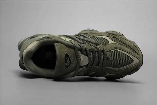 New Balance Verde Ejército Beige Chunky Suela media multicapa Parte superior mixta de ante y malla Zapatillas lifestyle 7