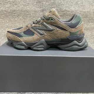 New Balance أحذية رياضية كاجوال أخضر عسكري بيج سويد ميش هجين أوفر سايز لوجو معدني 'N'