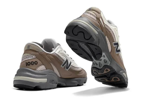 New Balance Tênis chunky bege cinza com upper de malla layered e sintético midsole multi-densidade 3