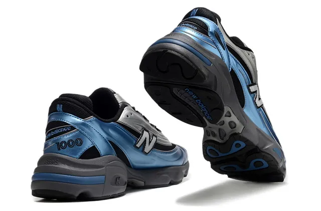 New Balance Chaussures Chunky Bleu Argent avec Silhouette Métallique et Upper Type Patent 3