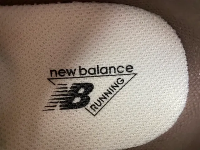New Balance Tênis Chunky Marrom e Bege com Sola Multi-Camadas e Upper de Material Misto 7