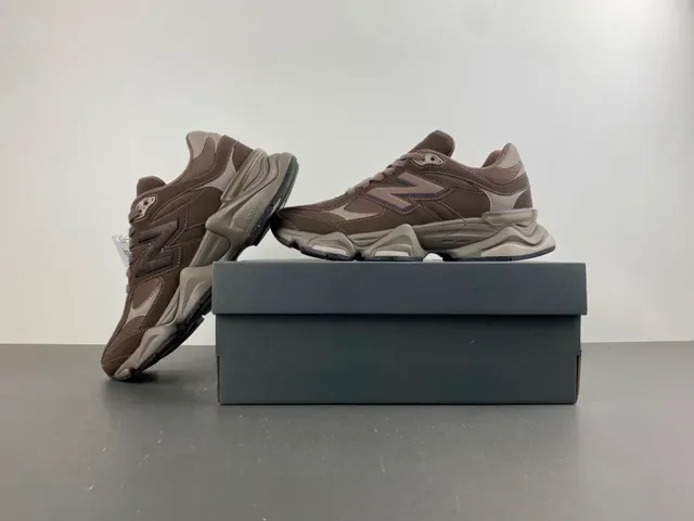 New Balance Tênis Chunky Marrom e Bege com Sola Multi-Camadas e Upper de Material Misto 13