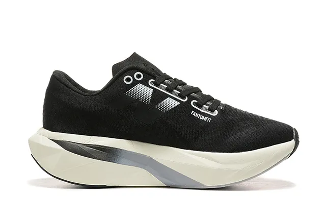 New Balance Elite Noir Beige Haut en Knit Engineered Géométrique Sculpté Chaussures de Course 6