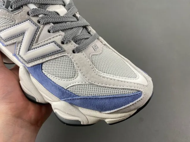 New Balance Tênis Cinza Azul Silhueta Malha e Camurça com Sobreposição Grossa 2