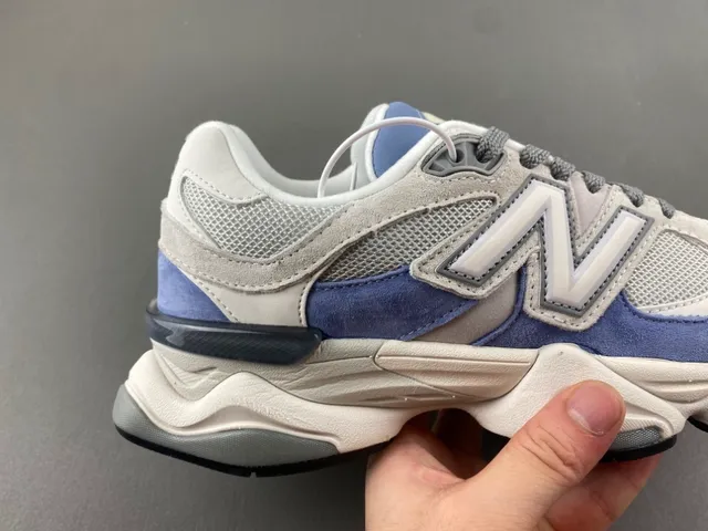 New Balance Tênis Cinza Azul Silhueta Malha e Camurça com Sobreposição Grossa 3