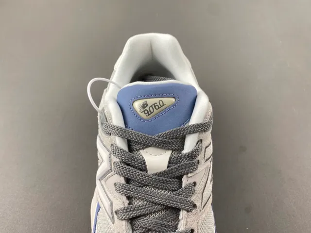 New Balance Tênis Cinza Azul Silhueta Malha e Camurça com Sobreposição Grossa 6