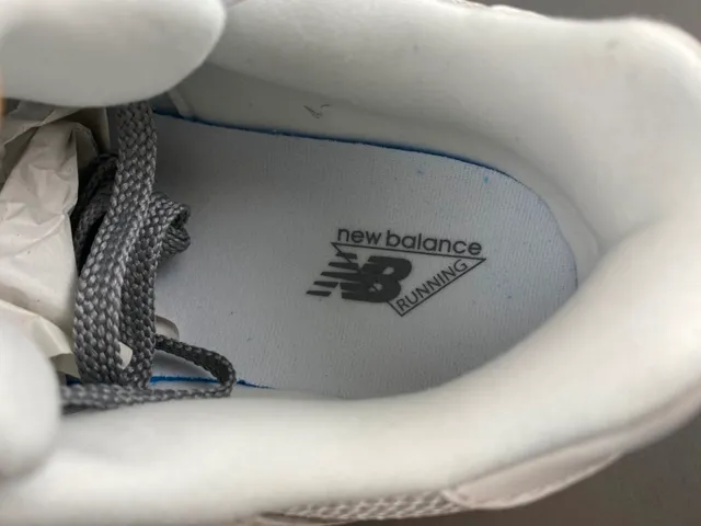 New Balance Tênis Cinza Azul Silhueta Malha e Camurça com Sobreposição Grossa 7