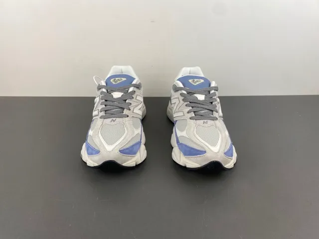 New Balance Tênis Cinza Azul Silhueta Malha e Camurça com Sobreposição Grossa 11