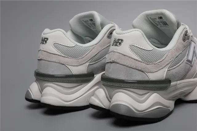 New Balance Gris Blanc Chunky Semelle Milieu Maille Et Daim Supérieur Lifestyle Sneakers 2