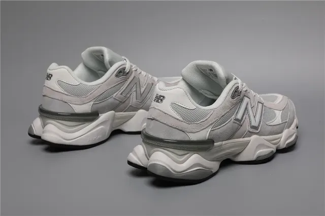 New Balance Gris Blanc Chunky Semelle Milieu Maille Et Daim Supérieur Lifestyle Sneakers 3