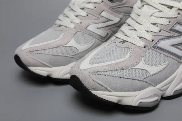 New Balance Gris Blanc Chunky Semelle Milieu Maille Et Daim Supérieur Lifestyle Sneakers 4