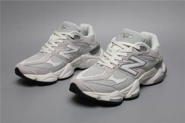 New Balance Gris Blanc Chunky Semelle Milieu Maille Et Daim Supérieur Lifestyle Sneakers 5