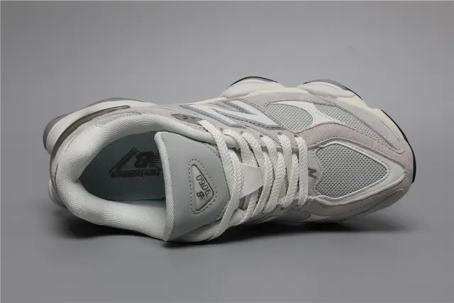 New Balance Gris Blanc Chunky Semelle Milieu Maille Et Daim Supérieur Lifestyle Sneakers 7