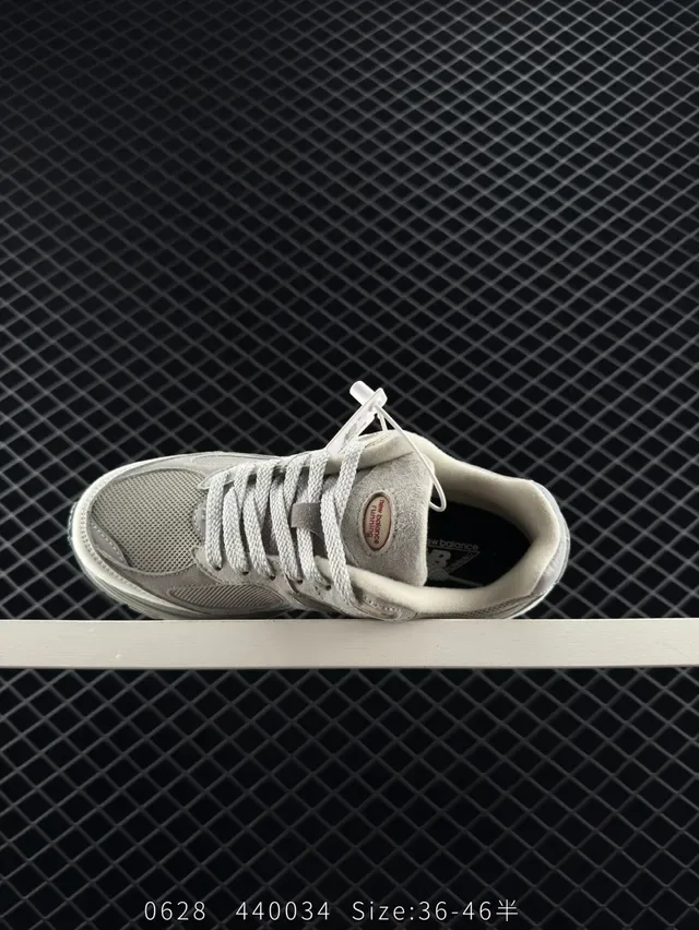 New Balance ML2002R0 Gris Noir Low-Top Matériau Mixte Supérieur Sneakers Lifestyle 3