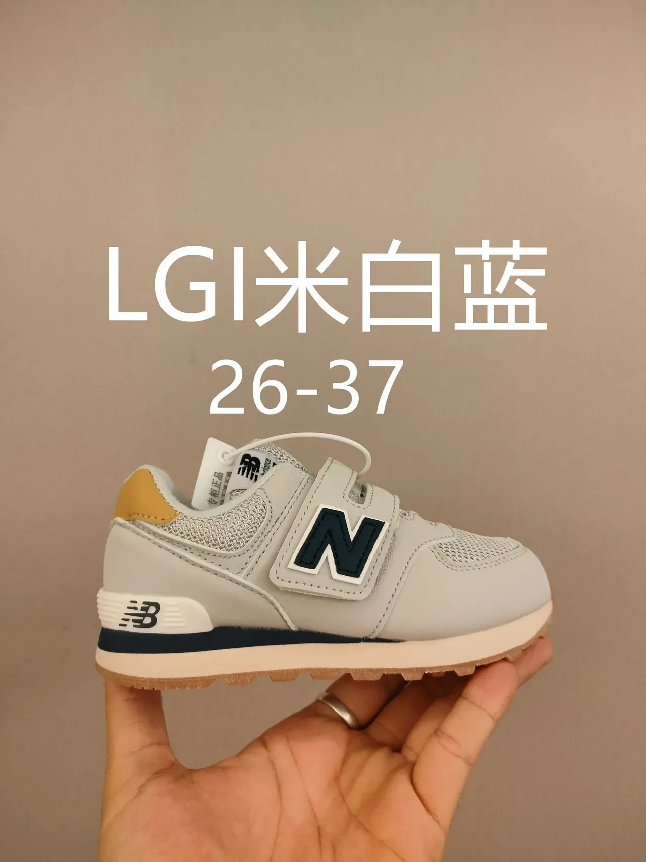 New Balance Tênis Lifestyle Rosa Branco com Tirante Velcro, de Baixo 4