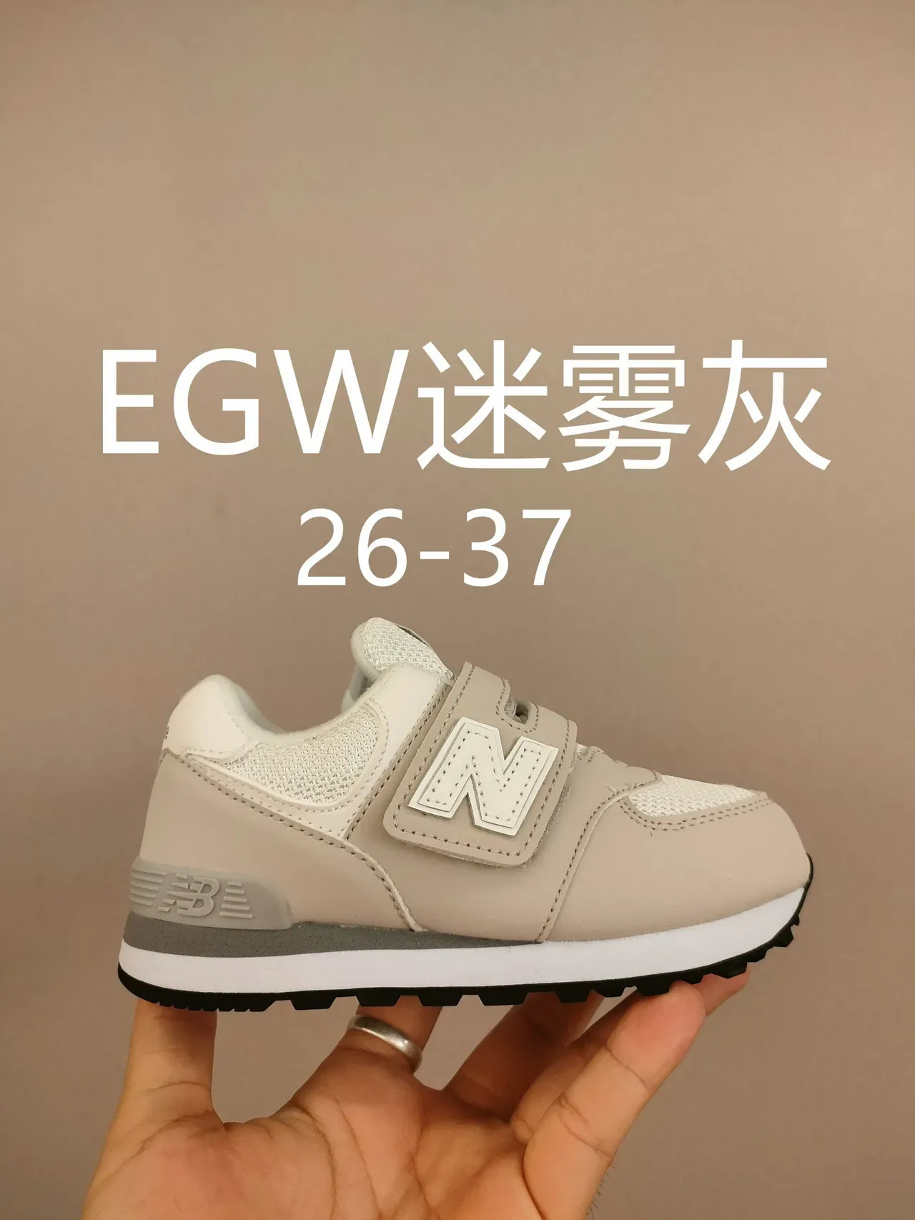 New Balance Tênis Lifestyle Rosa Branco com Tirante Velcro, de Baixo 5