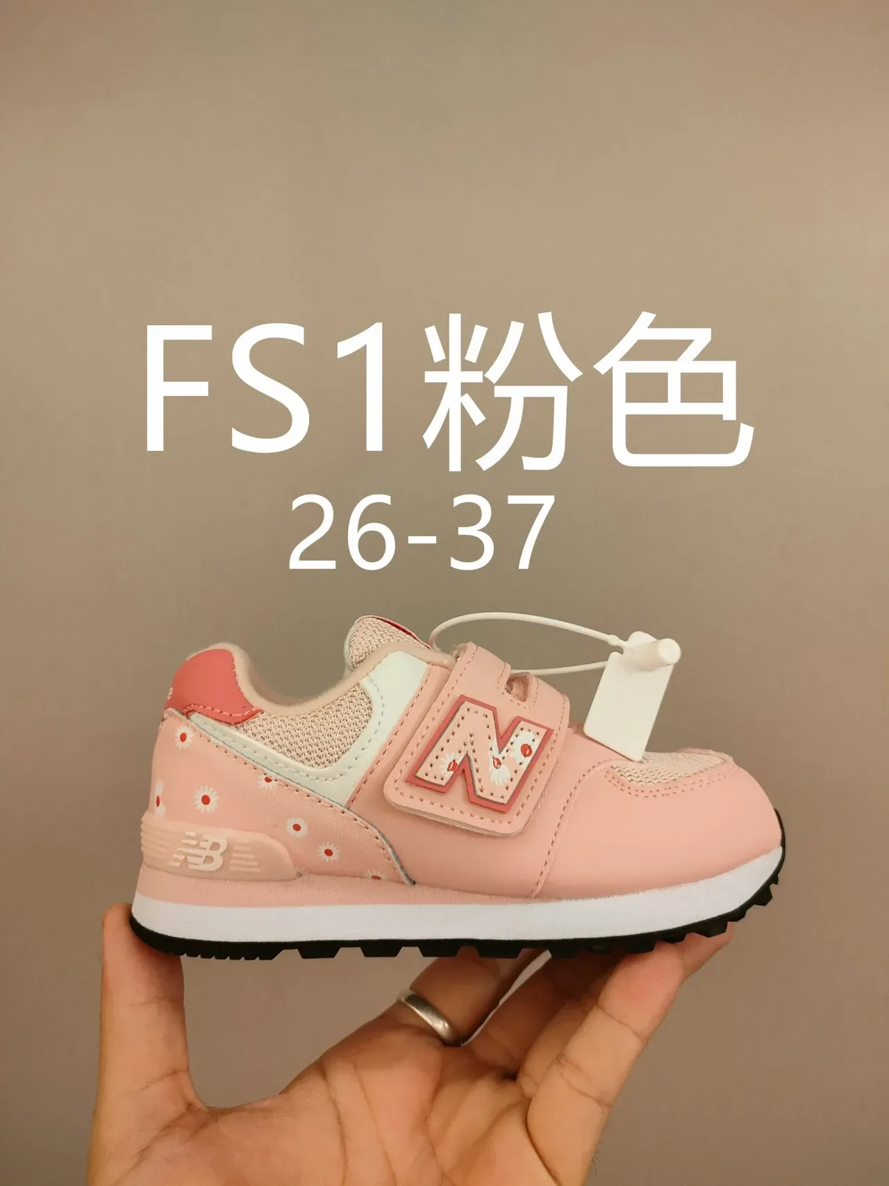 New Balance Tênis Lifestyle Rosa Branco com Tirante Velcro, de Baixo 6