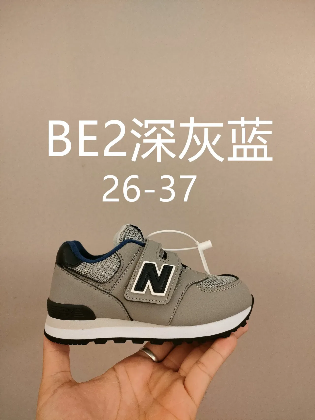 New Balance Tênis Lifestyle Rosa Branco com Tirante Velcro, de Baixo 8