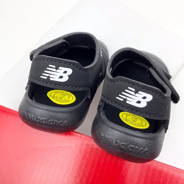New Balance Sandales casual violet blanc deux sangles velcro fermeture de pointe arrondie 15