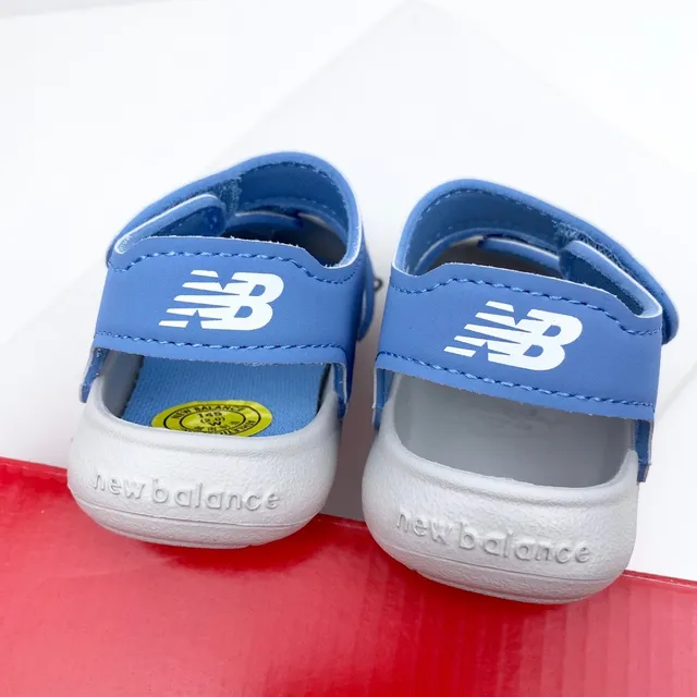 New Balance Sandales casual violet blanc deux sangles velcro fermeture de pointe arrondie 22