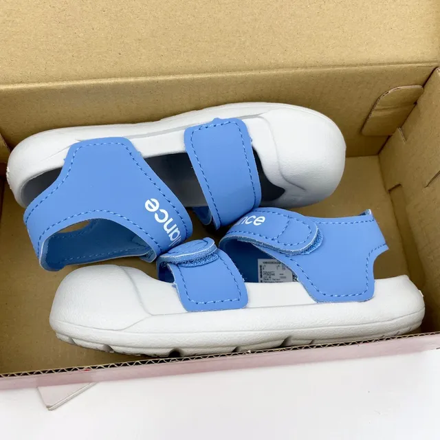 New Balance Sandales casual violet blanc deux sangles velcro fermeture de pointe arrondie 23