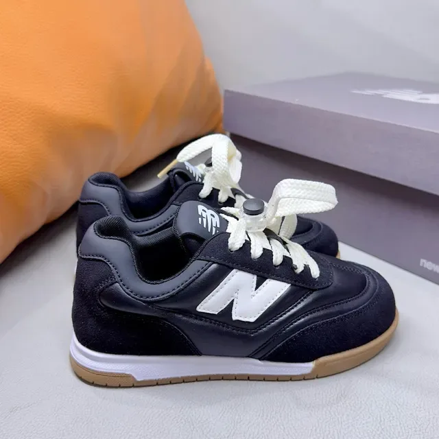 New Balance Branco Preto Retro Runner Silhouette Camurça E Revestimento Sintético Lifestyle Sneakers 18