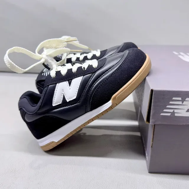 New Balance Branco Preto Retro Runner Silhouette Camurça E Revestimento Sintético Lifestyle Sneakers 22