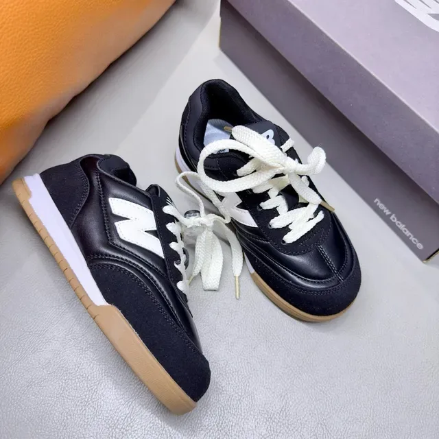 New Balance Branco Preto Retro Runner Silhouette Camurça E Revestimento Sintético Lifestyle Sneakers 23