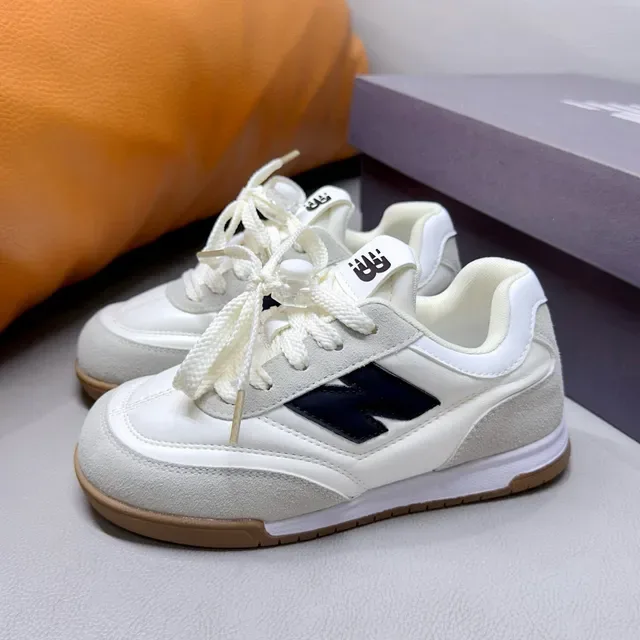 New Balance Branco Preto Retro Runner Silhouette Camurça E Revestimento Sintético Lifestyle Sneakers 24