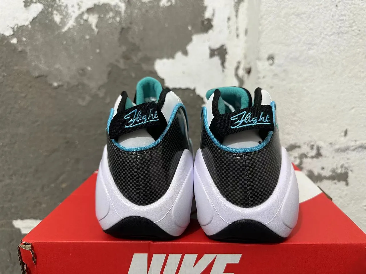 Nike Air Flight 95 Big Eyes Black White Turquoise tênis de basquete 2