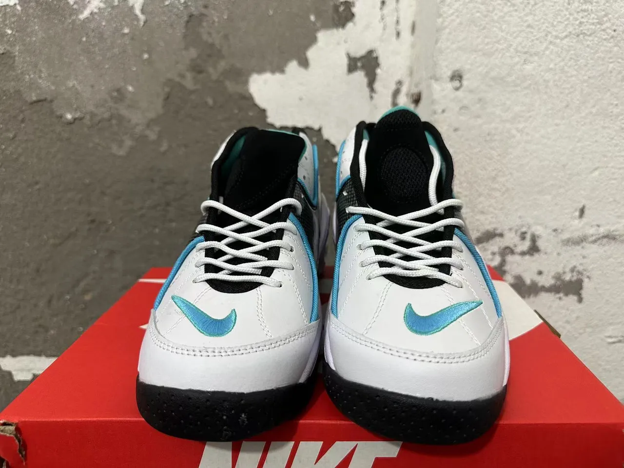 Nike Air Flight 95 Big Eyes Black White Turquoise tênis de basquete 3