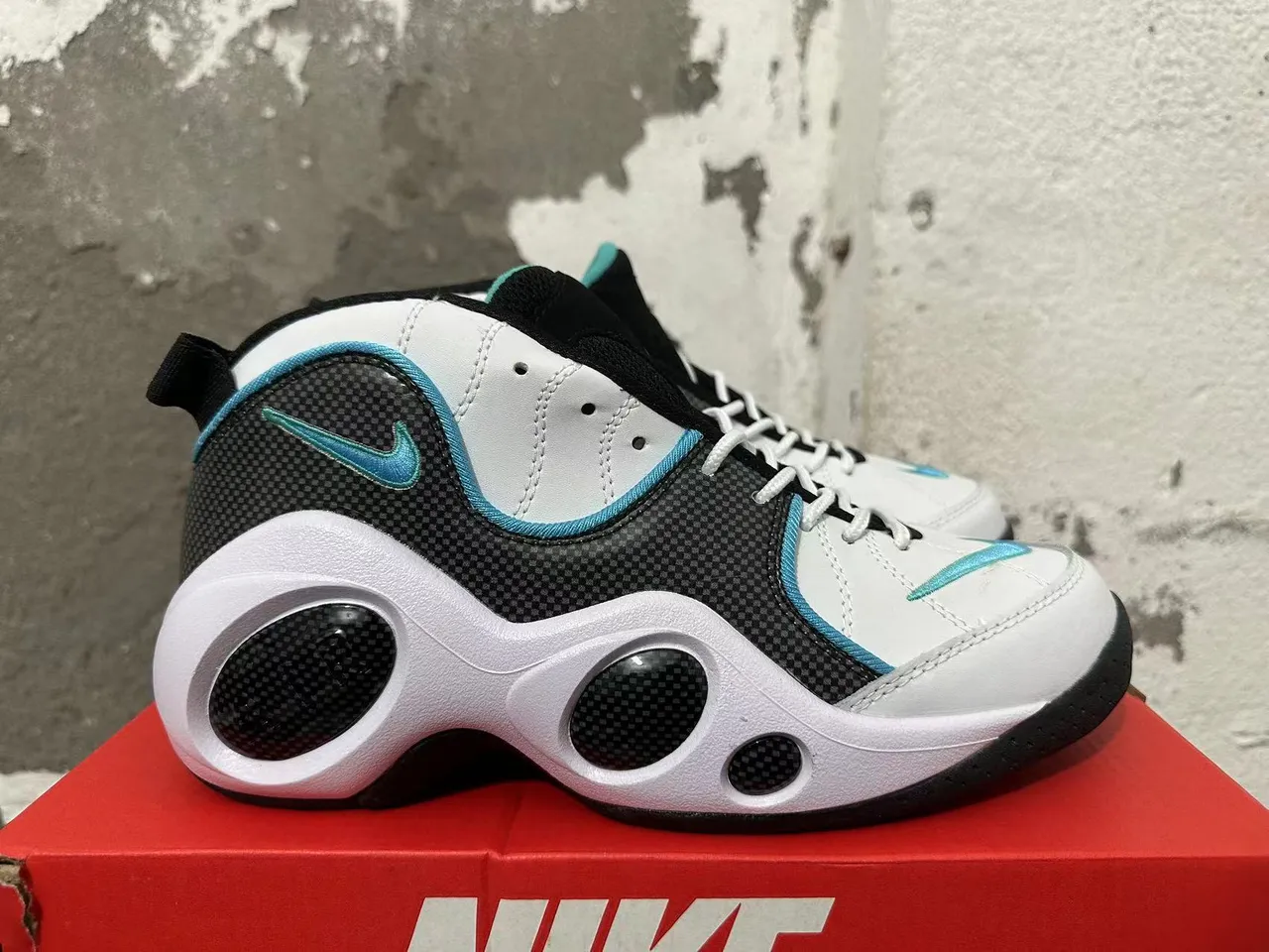 Nike Air Flight 95 Big Eyes Black White Turquoise tênis de basquete 4