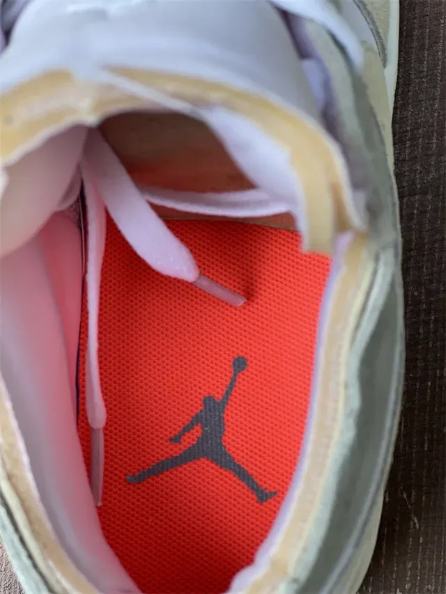 Nike Air Jordan 1 Low Beige et Blanc Lifestyle Sneakers 4