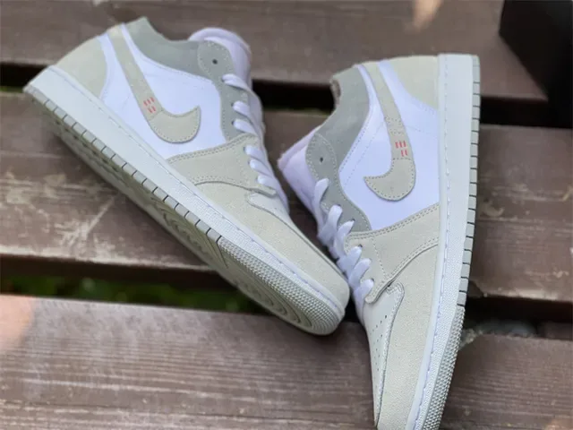 Nike Air Jordan 1 Low Beige et Blanc Lifestyle Sneakers 5