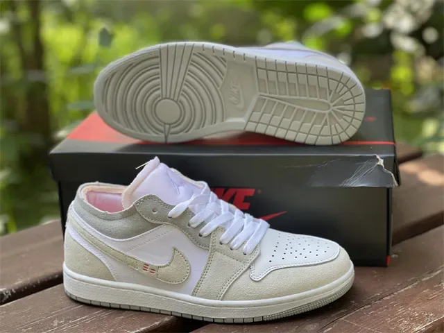 Nike Air Jordan 1 Low Beige et Blanc Lifestyle Sneakers 10