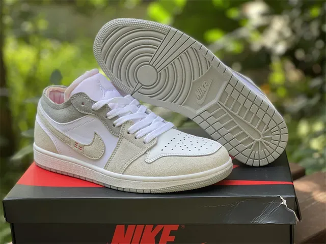 Nike Air Jordan 1 Low Beige et Blanc Lifestyle Sneakers 15