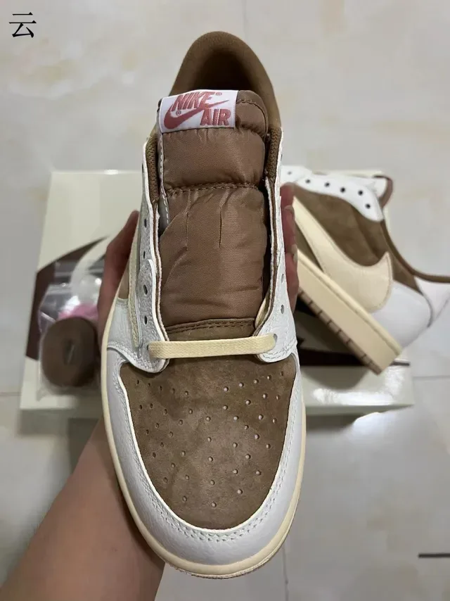 Nike Air Jordan 1 Low Travis Scott Fragment Brown White Lifestyle Sneakers 3