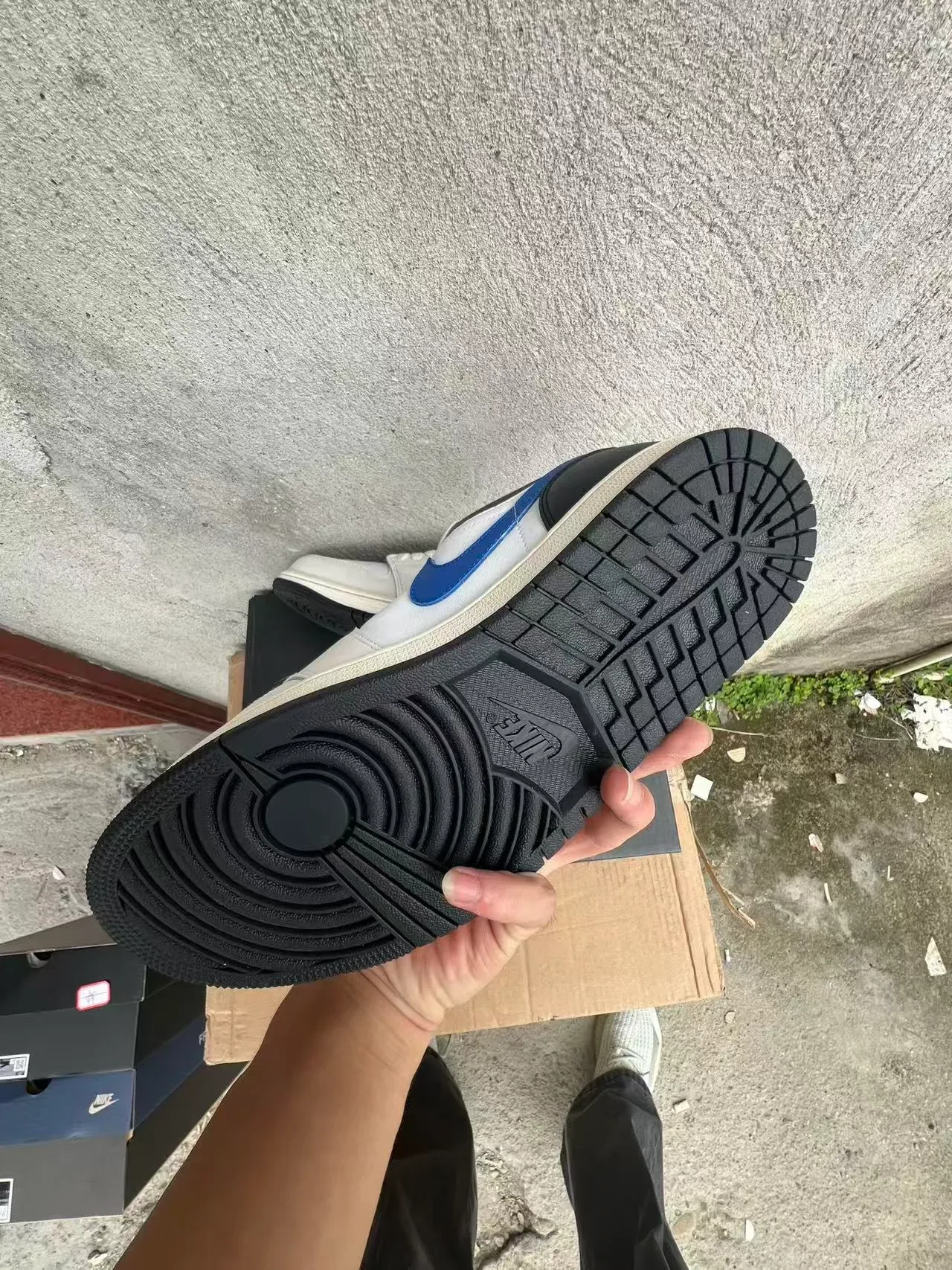 Nike Air Jordan 1 Blanc Noir Bleu Royal Lifestyle Sneakers 5